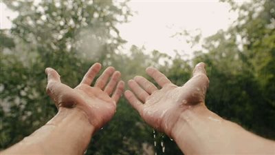 دعاء المطر وسماع الرعد كاملا.. اللهم صيبا نافعا