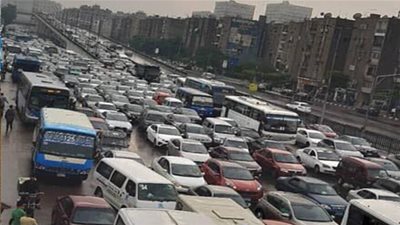 بسبب طقس اليوم.. ازدحام مروري يضرب محاور وميادين القاهرة والجيزة 
