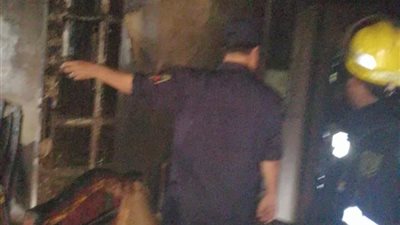 بعد تفحم الريسبشن.. السيطرة على حريق شقة بشارع عرابي بالعجوزة (فيديو وصور)