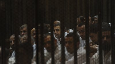 اليوم.. محاكمة 15 متهما بـ