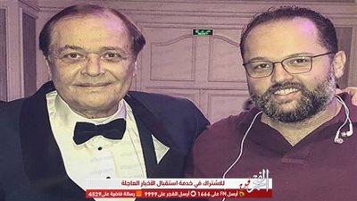 محمد محمود عبد العزيز ينشر صورة مع والده من كواليس