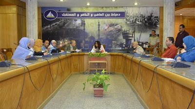 محافظ دمياط تلتقي المواطنين وتستقبل طلبات التوظيف والمعاشات 