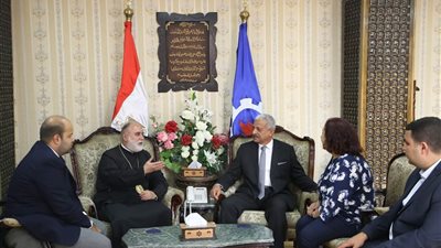 محافظ السويس يستقبل الوكيل البطريركي للروم الأرثوذكس بالقاهرة