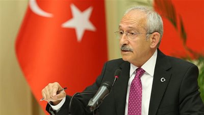 زعيم المعارضة التركية: قطر تصدر أسلحة الإرهبيين وشاحنات النظام تنقلها لسوريا (فيديو)