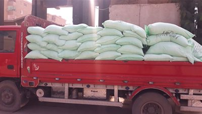 قبل بيعه بالسوق السوداء.. ضبط سيارة محملة بـ6 أطنان دقيق مدعم بالمرج