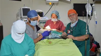 الفريق الجراحي الدولي التطوعي لإصلاح الشفة الأرنبية وسقف الحلق يوقع المناظرة والجراحة على ١٦٠ حالة بأطفال المنصورة