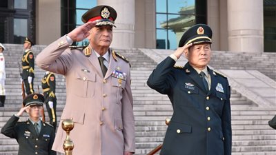 وزير الدفاع والإنتاج الحربي يعود إلى القاهرة بعد زيارة رسمية للصين