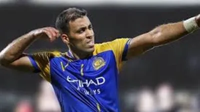 بعد تعرضه للإصابة.. موقف 