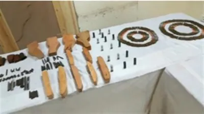 ضبط 10 عناصر إجرامية وبحوزتهم 12 قطعة سلاح ناري بأسيوط (صور)