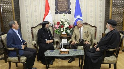 أسقف السويس يهنئ المحافظ بالعيد القومي (صور)