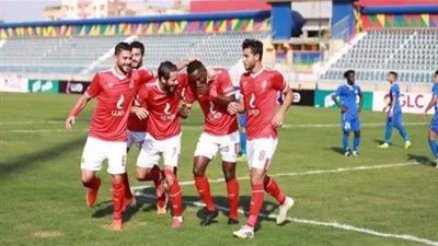 نجم الأهلي يصدم الإدارة ويطلب الرحيل للإحتراف الخارجي