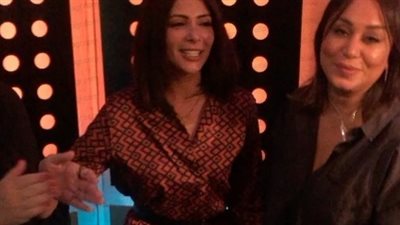 إنجي علي ومنى زكي يقدمان وصلة رقص على أنغام 