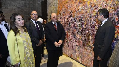 غادة والي تشارك وزراء الآثار والثقافة والاستثمار افتتاح معرض 