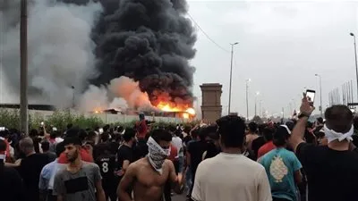 متظاهرون يحرقون منزل نائب عراقي جنوب بغداد