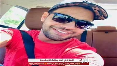 أحمد جمال يعزف على العود ويغني 