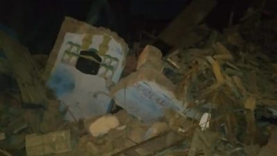 انهيار عقار قديم دون وقوع إصابات في السويس (صور)