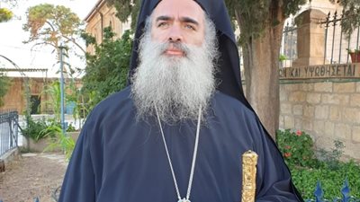 المطران عطا الله حنا: شجرة الزيتون في فلسطين ترمز للسلام وعراقة حضورنا 