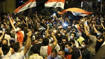 عاجل.. الآلاف يتظاهرون في بغداد مطالبين باستقالة الحكومة