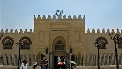 قساوسة وراهبات يزورون مسجد عمرو بن العاص (فيديو)