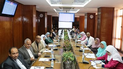 تكثيف الندوات والدورات لتحقيق أعلى مستهدف للقضاء على الأمية بالسويس