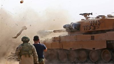 الجيش السوري يدخل في اشتباكات عنيفة مع القوات التركية حول بلدة رأس العين