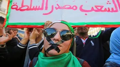 مسيرة المحتجين الجزائريين في تحد لـ 