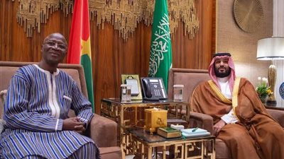 ولي العهد السعودي ورئيس وزراء بوركينافاسو يبحثان تعزيز العلاقات