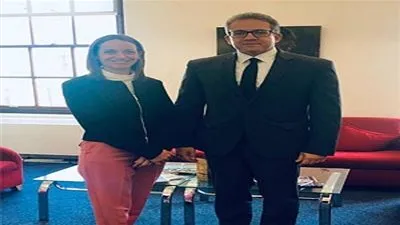 وزير الآثار يلتقي بوزير التراث والسياحة البريطانية 