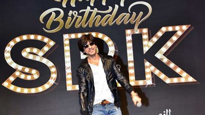 صورة شاروخان تُزين برج خليفة بمناسبة عيد ميلاده