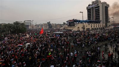 خبير عراقي: المتظاهرين على علم بأن الرئاسات الثلاث لن تستطيع إصلاح الفساد
