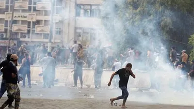 عاجل.. حالات اختناق جديدة بين المتظاهرين في وسط بغداد