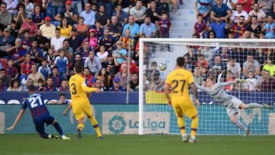 برشلونة يسقط بالثلاثة أمام ليفانتي ويعطي هدية ثمينة إلى ريال مدريد