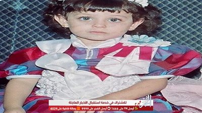 هذه الطفلة فنانة شهيرة.. فمن هي؟