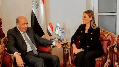 رئيس مجلس الدولة لـ سحر نصر: العدالة مفتاح تحسين مناخ الاستثمار