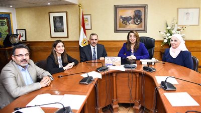 والي تناقش إتاحة فرص عمل ضمن مشروع 