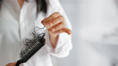 وصفات العسل والحناء لعلاج تساقط الشعر.. جربيها