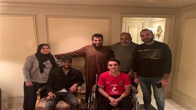 شاهد.. مؤمن زكريا ومشجع الأهلي المصاب في ضيافة تركي آل الشيخ (فيديو)