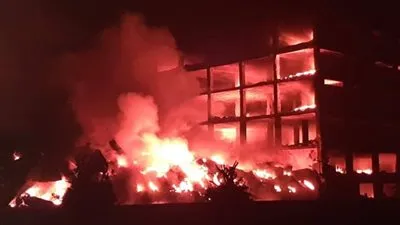 تطورات جديدة في مصنع قليوب المحترق عقب تآكل جدرانه (صور)