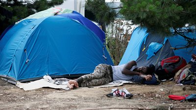 الشرطة الفرنسية تخلي مخيم المهاجرين في بورت دو لا شابيل في باريس