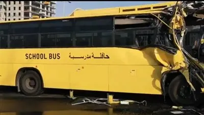 كثافات مرورية بسبب تصادم أتوبيس مدرسي أعلى طريق السويس