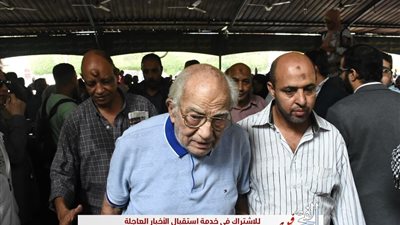 رشوان توفيق يتحدى مرضه ويشارك في جنازة هيثم احمد زكي (صور)