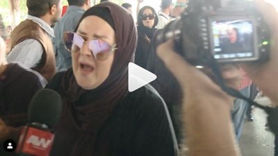 شاهد.. انهيار دلال عبدالعزيز في جنازة الراحل هيثم أحمد زكي (فيديو)