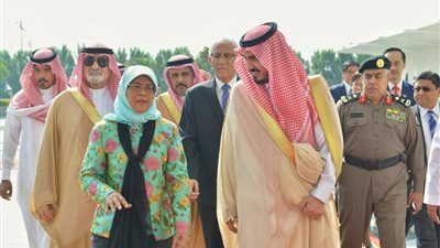 رئيسة سنغافورة تغادر جدة بعد أداء العمرة