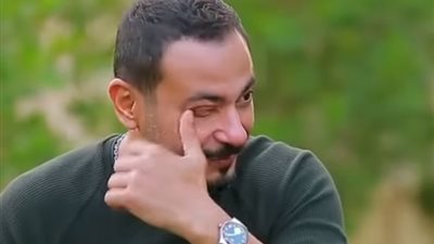 محمد نجاتي يبكي بسبب وصية أحمد زكي (فيديو)