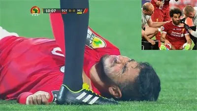 على غرار محمد صلاح.. نجم منتخب مصر يتعرض لإصابة مرعبة 