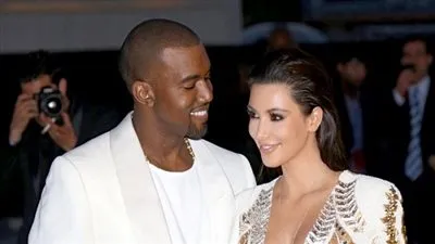 كاني ويست يدفع لكيم كارداشيان مليون دولار مقابل هذا الأمر!