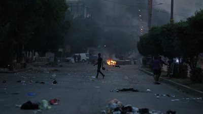 القوات الأمنية العراقية تقتحم ساحة الطيران في بغداد