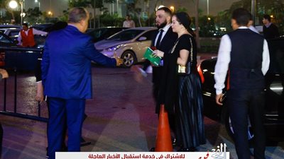 أشرف زكي يستقبل عزاء هيثم أحمد زكي بمسجد الشرطة (صور)