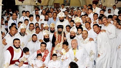 الأنبا بسنتي يسيم ٤٦٠ شماسا بـ٧ كنائس بحلوان والمعصرة 