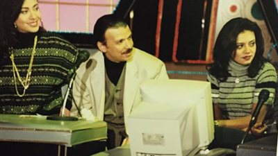 صورة قديمة تجمع بين نشوى مصطفى وأحمد سلامة ورانيا يوسف